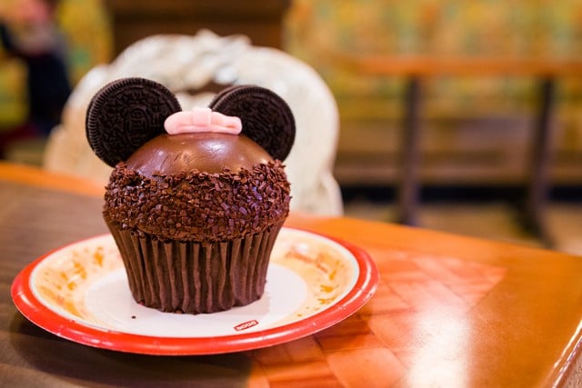 chocolate-cupcake-captain-cooks-disney-world