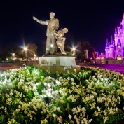 Magic Kingdom Hub - Partners (Walt Disney & Mickey Mouse) and Cinderella Castle