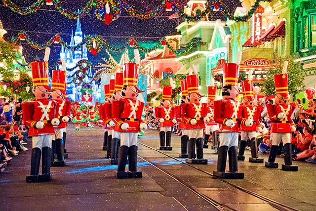 toy-soldiers-disney-parade