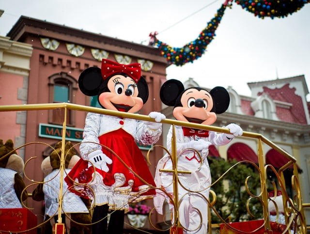 Mickey Minnie Christmas Cavalcade