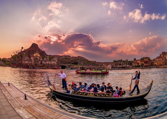 mediterranean-harbor-sunset-gondola-prometheus