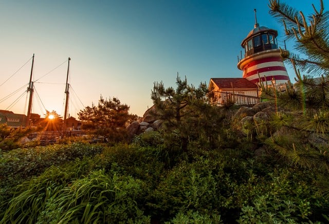 cape-cod-tokyo-disneysea-lighthouse-sunrise