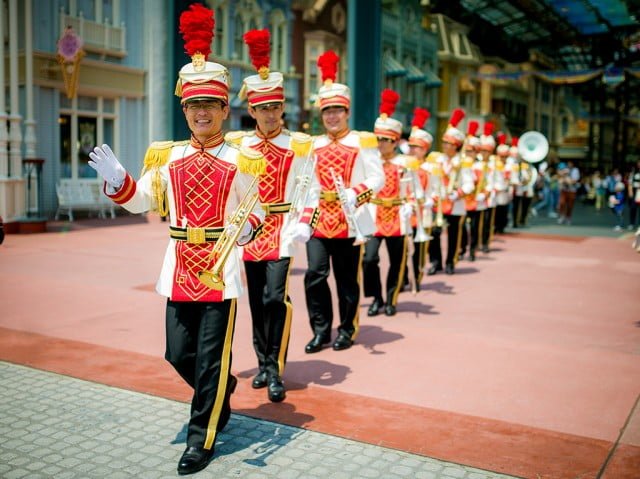 tokyo-disneyland-marching-band