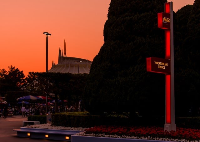 tomorrowland-terrace-sign-space-mountain-sunset