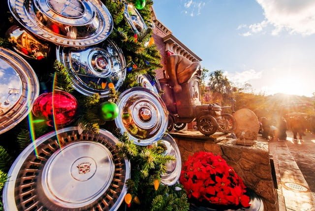 cars-land-christmas-tree-hubcap-detail-sun