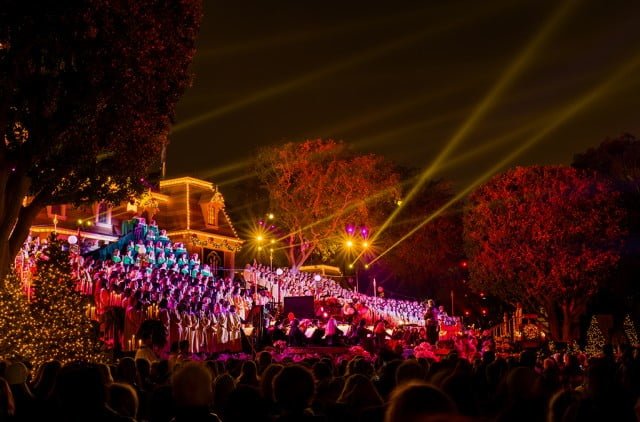 disneyland-candlelight-processional-wide