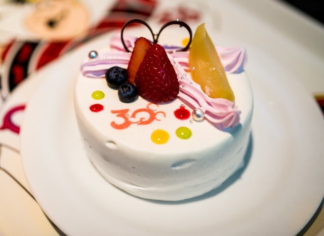 30th-anniversary-cake-tokyo-disneyland