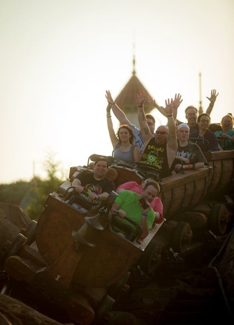 guests-mine-train-morning