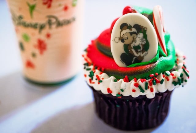 mickey-christmas-cupcake