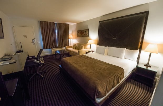 hotel-menage-disneyland-good-neighbor-hotel-room-wide