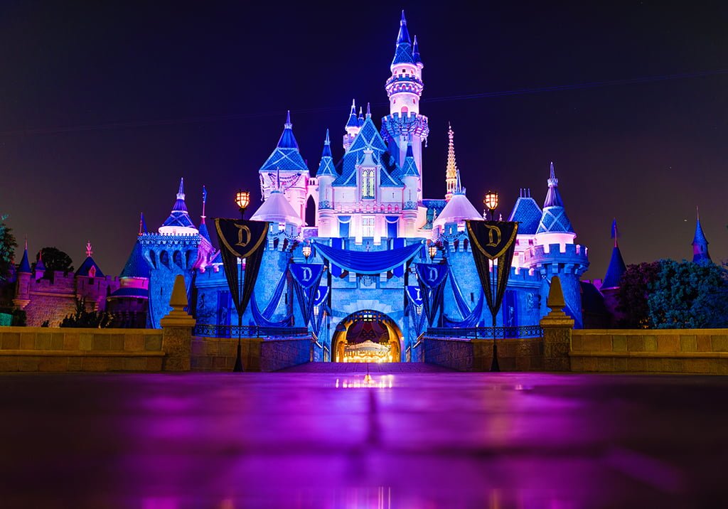 An (@f/1.4) Day at Disneyland - Disney Tourist Blog