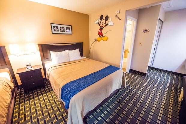 stanford-inn-suites-bed-mickey-mouse-wall