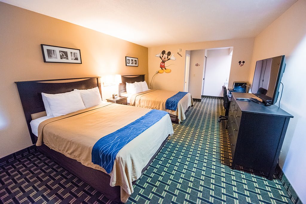 stanford-inn-suites-bedroom-wide-disneyland