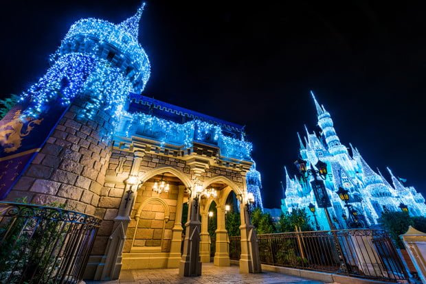 castle-turrets-wide-christmas-wdw