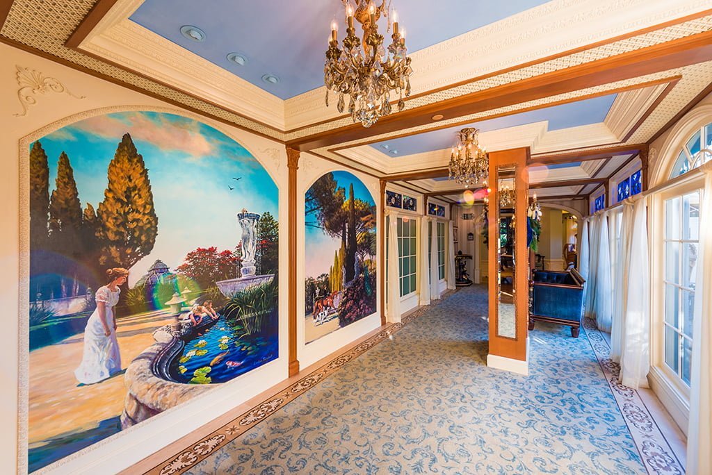 What Is Club 33 Disneyland And How Does It Work? - The Family Vacation Guide