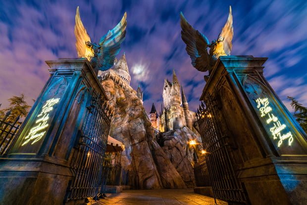 hogwarts-castle-night-wizarding-world-harry-potter-universal-hollywood-los-angeles