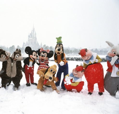 Who wouldn't *love* a photo of characters in the snow?! ©Disney