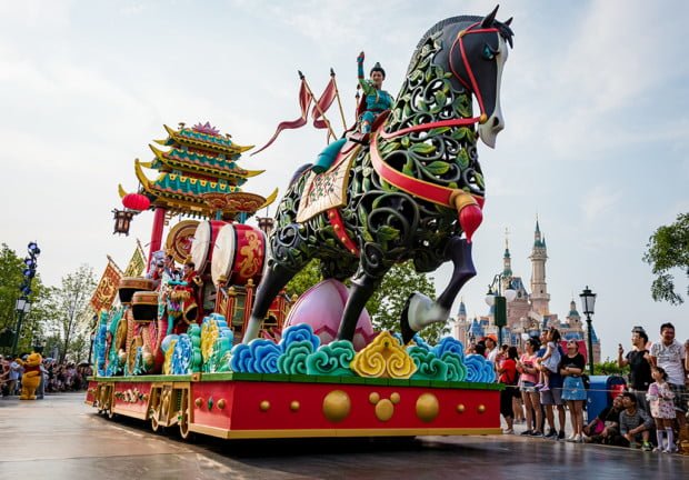 mulan-float-mickeys-storybook-express-parade-shanghai-disneyland