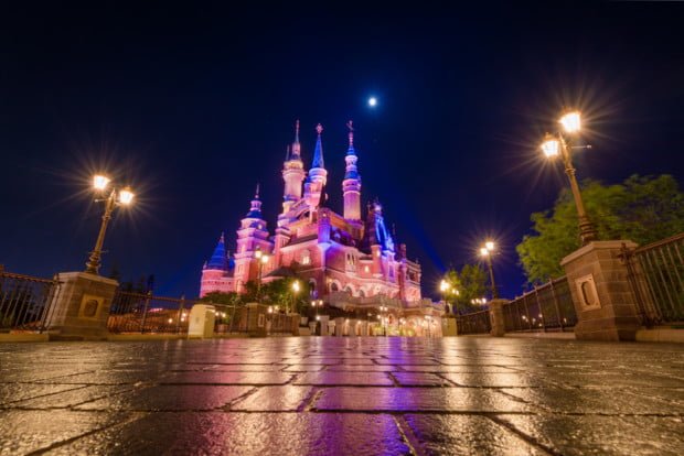 enchanted-storybook-castle-full-moon-pavers-shanghai-disneyland_1