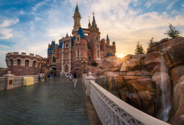 enchanted-storybook-castle-sunburst-shanghai-disneyland_1