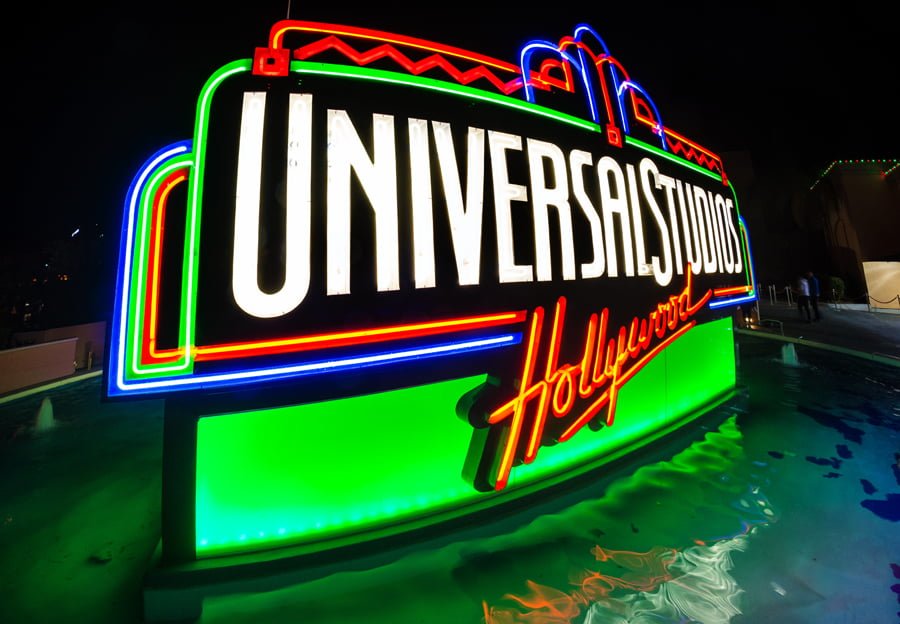 universal-studios-hollywood-planning-guide-sign