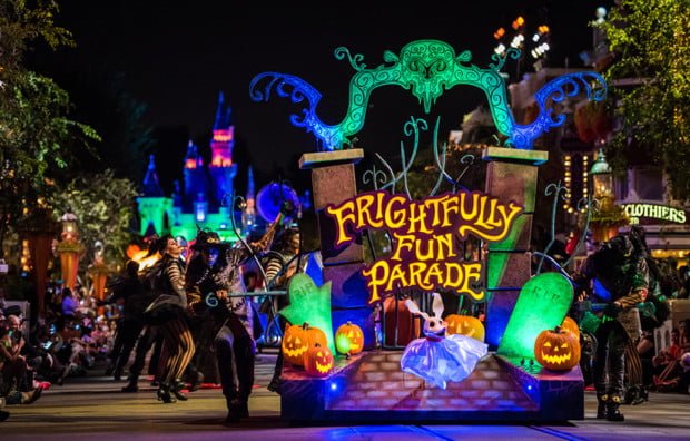 frightfully-fun-parade-mickeys-halloween-party-disneyland-060