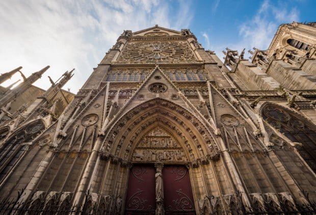 side-view-notre-dame-de-paris-cathedral-france