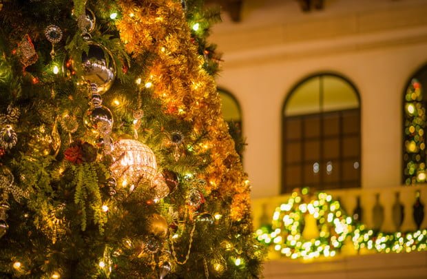 disney-springs-christmas-tree-detail