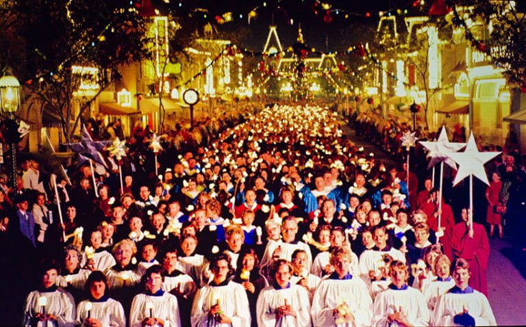 Disneyland Candlelight Processional 2022 Dates Celebrity Narrator Rumors Info Tips Disney 