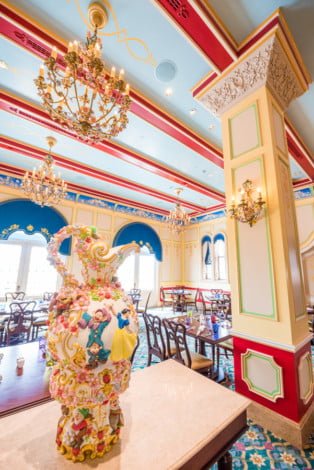 royal-banquet-hall-shanghai-disneyland-restaurant-china-041