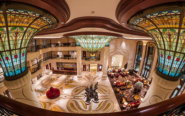 shanghai-disneyland-hotel-lobby-fisheye-2