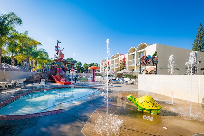 Disneyland Howard Johnson Anaheim Hotel REVIEW 2023