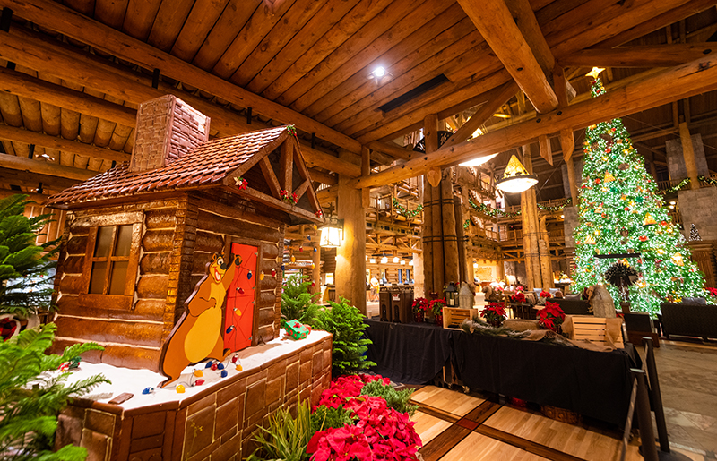 Christmas Gingerbread House at Wilderness Lodge - Disney Tourist Blog