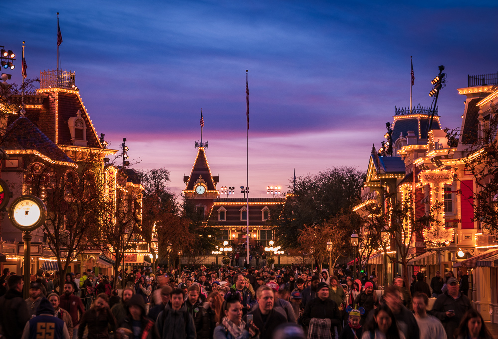 how many tourists visit disneyland each year
