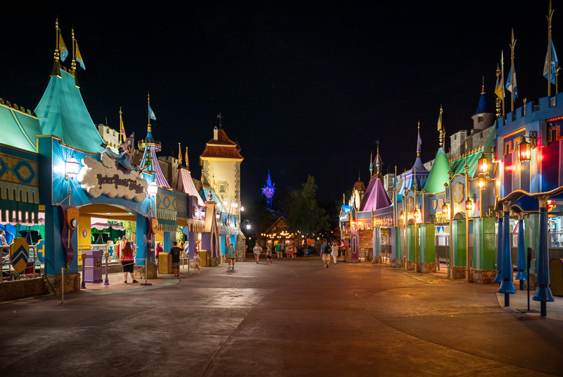 Extended Evening Theme Park Hours at Disney World Info & Tips - Disney Tourist Blog