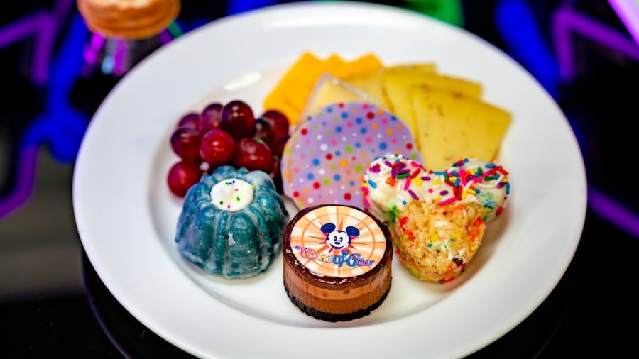 Nighttime Spectacular Meals, Eating & Dessert Events at Disneyland & DCA