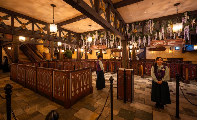 Anna & Elsa's Frozen Journey is One of Disney's Best Rides Ever ...