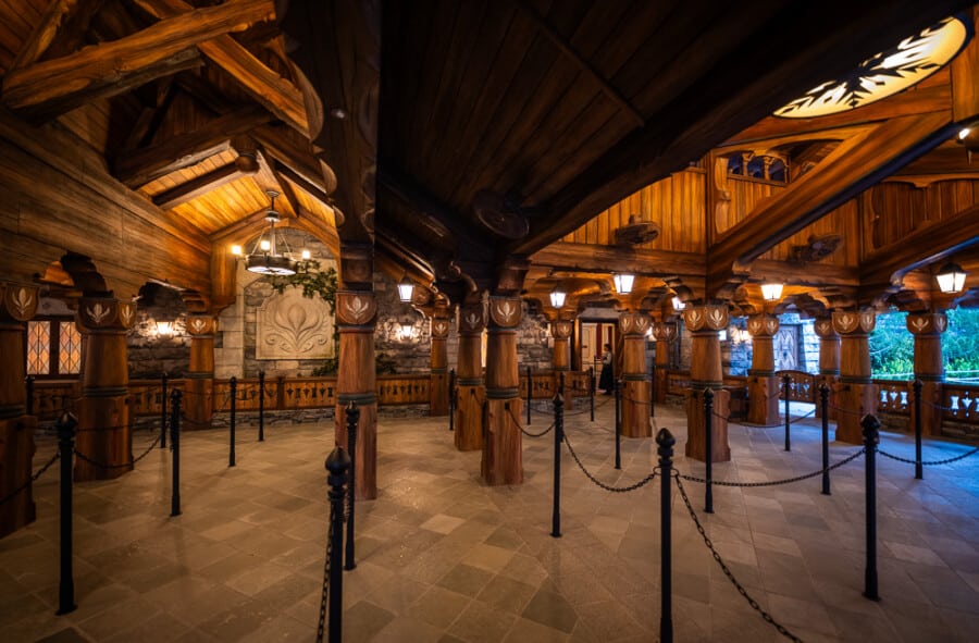 Frozen Ride At Japan Anna & Elsa's Frozen Journey is One of Disney's Best Rides Ever ...
