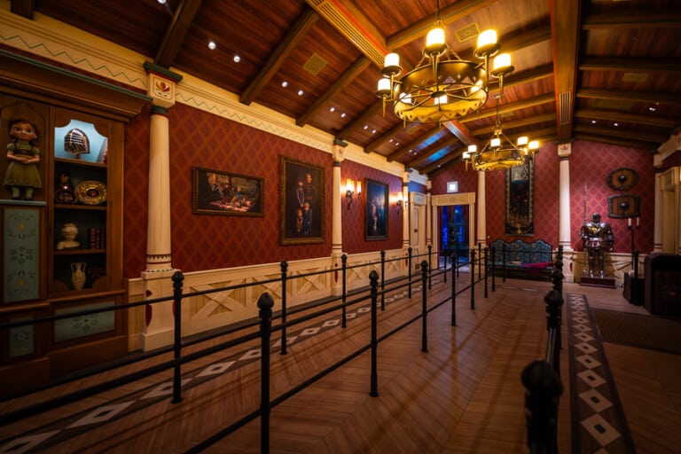 Frozen Ride At Japan Anna & Elsa's Frozen Journey is One of Disney's Best Rides Ever ...
