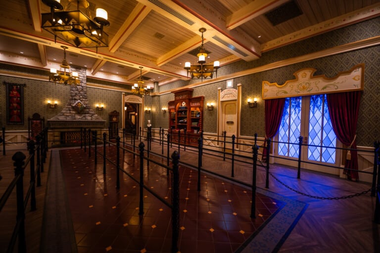 Frozen Ride At Japan Anna & Elsa's Frozen Journey is One of Disney's Best Rides Ever ...