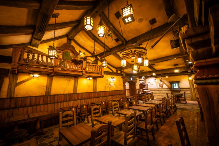 Tangled Ruffians Review & Photos: Disney’s New Tangled Tavern Brings Snuggly Duckling ...