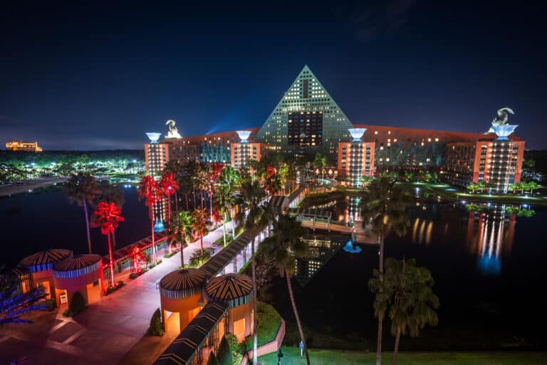 Sizzling Savings of 30% Off for Summer 2026 at Disney World’s Swan & Dolphin Resorts