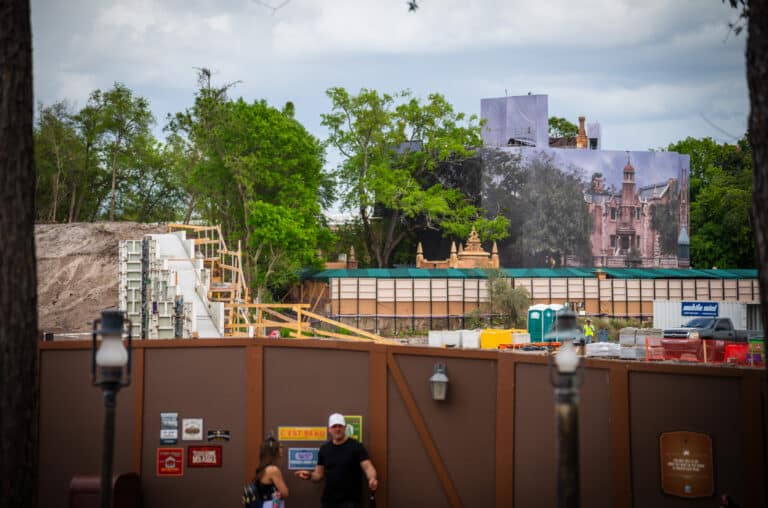 Disney World Reveals Closing Dates for Magic Kingdom Kiosks Ahead of Likely Frontierland Shortcut Closure