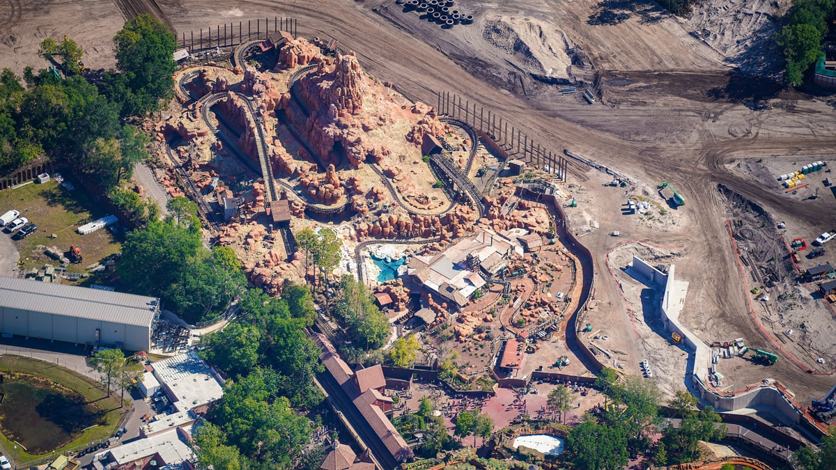 Tall Wall Construction Big Thunder Mountain Railroad Mk Wdw 1