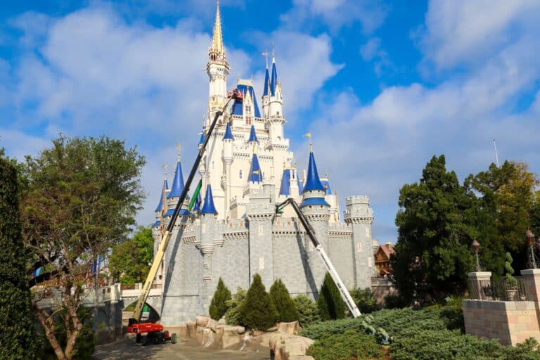 How Disney World Executed the Excellent Cinderella Castle Repainting ...