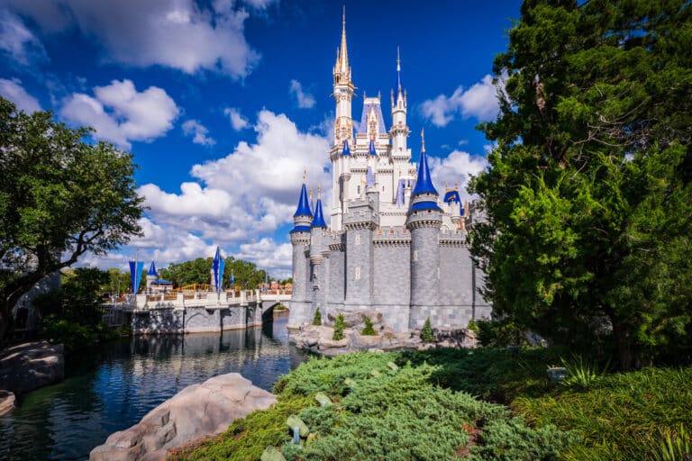 How Disney World Executed the Excellent Cinderella Castle Repainting ...