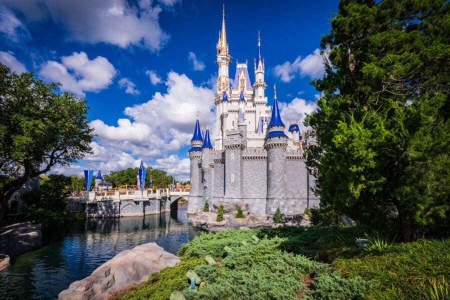 How Disney World Executed the Excellent Cinderella Castle Repainting ...