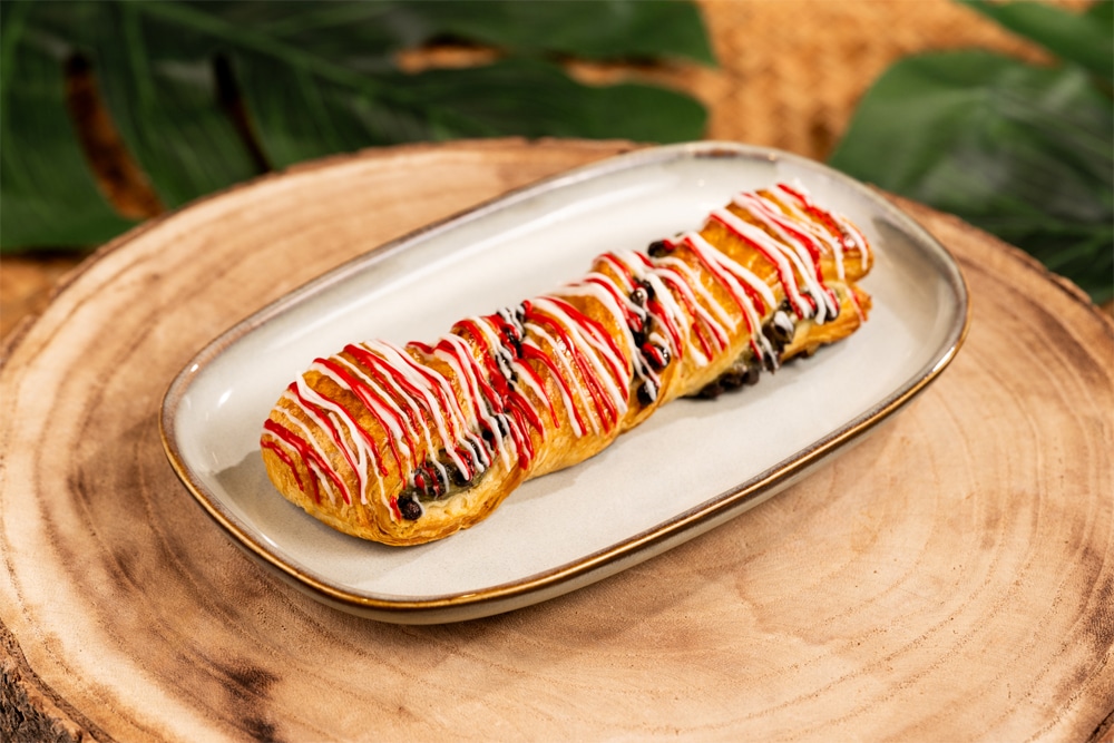 Food Guide to Christmas 2026 at Disney World Festive Chocolate Twist