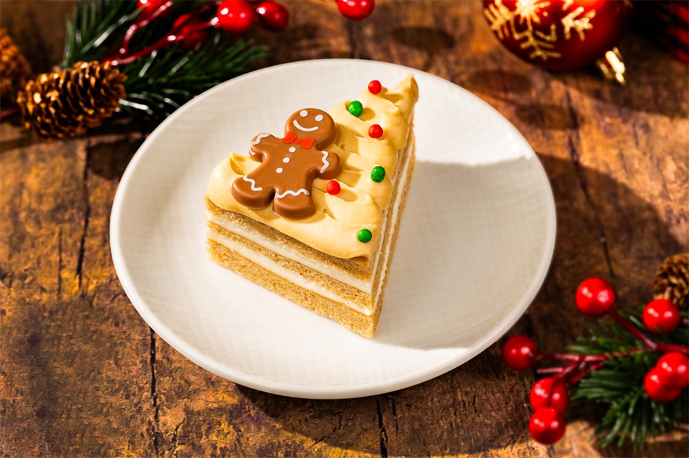 Food Guide to Christmas 2026 at Disney World Gingerbread Cake Magic Kingdom