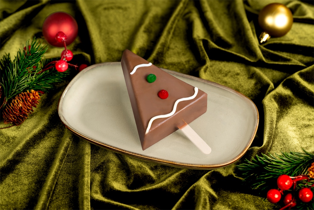 Food Guide to Christmas 2026 at Disney World Gingerbread Cheesecake Pop
